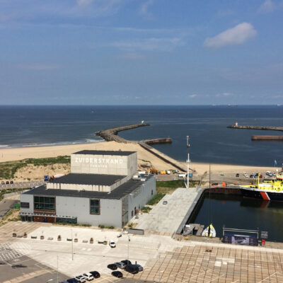 Zuiderstrandtheater vanuit kraan - locatie - strand - aan zee