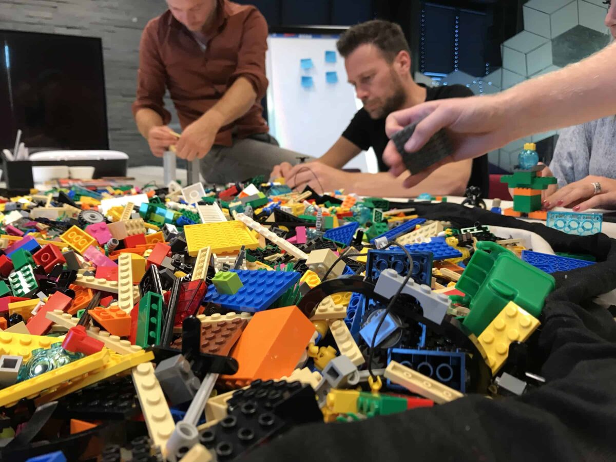 Blokkeren Knipoog welzijn Gespot: Met Lego Serious Play bouwen aan de toekomst