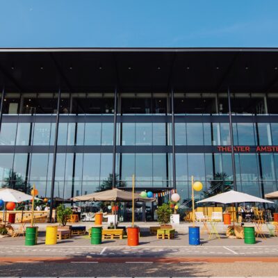 Entree-tijdens-zomer-Theater-Amsterdam-foto-Kirsten-van-Santen