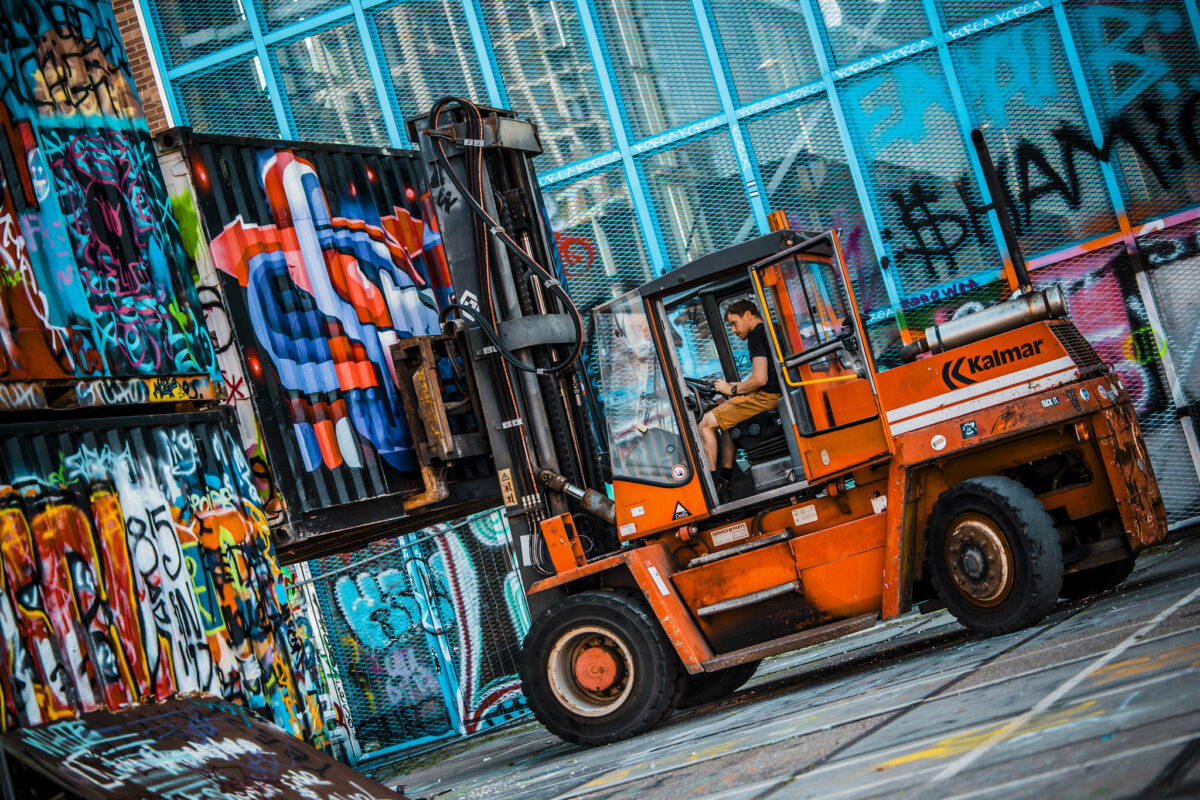 NDSM Loods afbouw zeecontainers