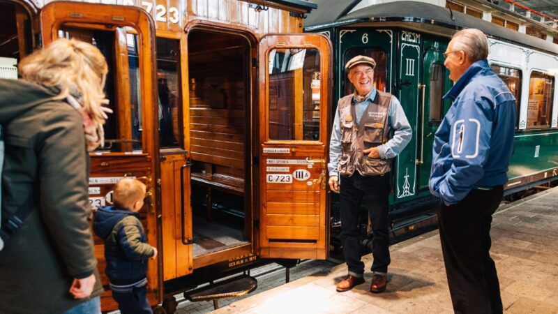 Spoorwegmuseum - uitleg over treinen door gids